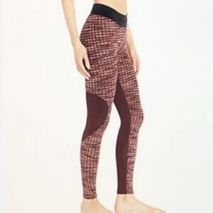 Nike Women's Pro Hyperwarm Training Tights (Burgundy Crush/Black, Small)